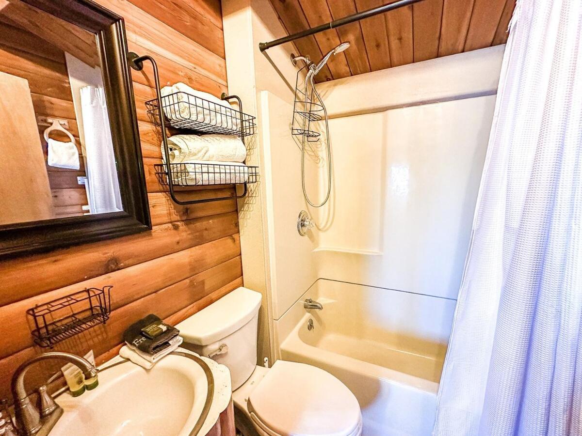 Village Vibes Deck And Bbq Duck Creek Village Exterior foto